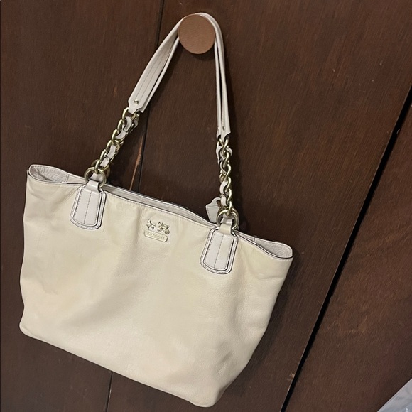 Coach Ivory Leather Shoulder Bag With hang tag, Fair condition - Picture 14 of 14